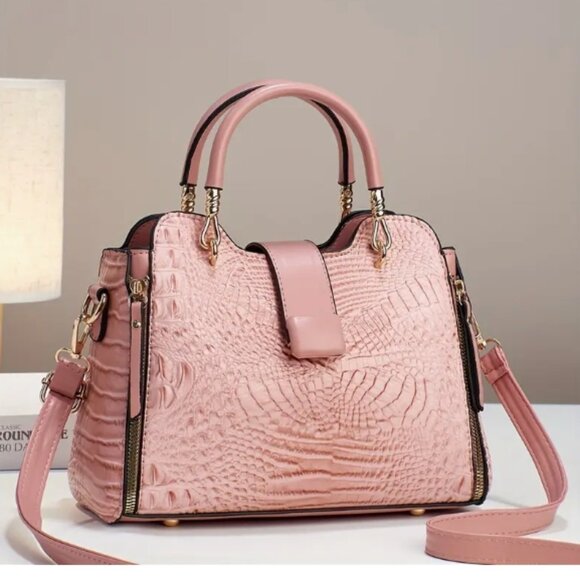 NWOT Beautiful Faux Leather Blush Pink Hand/Cross body bag - Picture 1 of 1